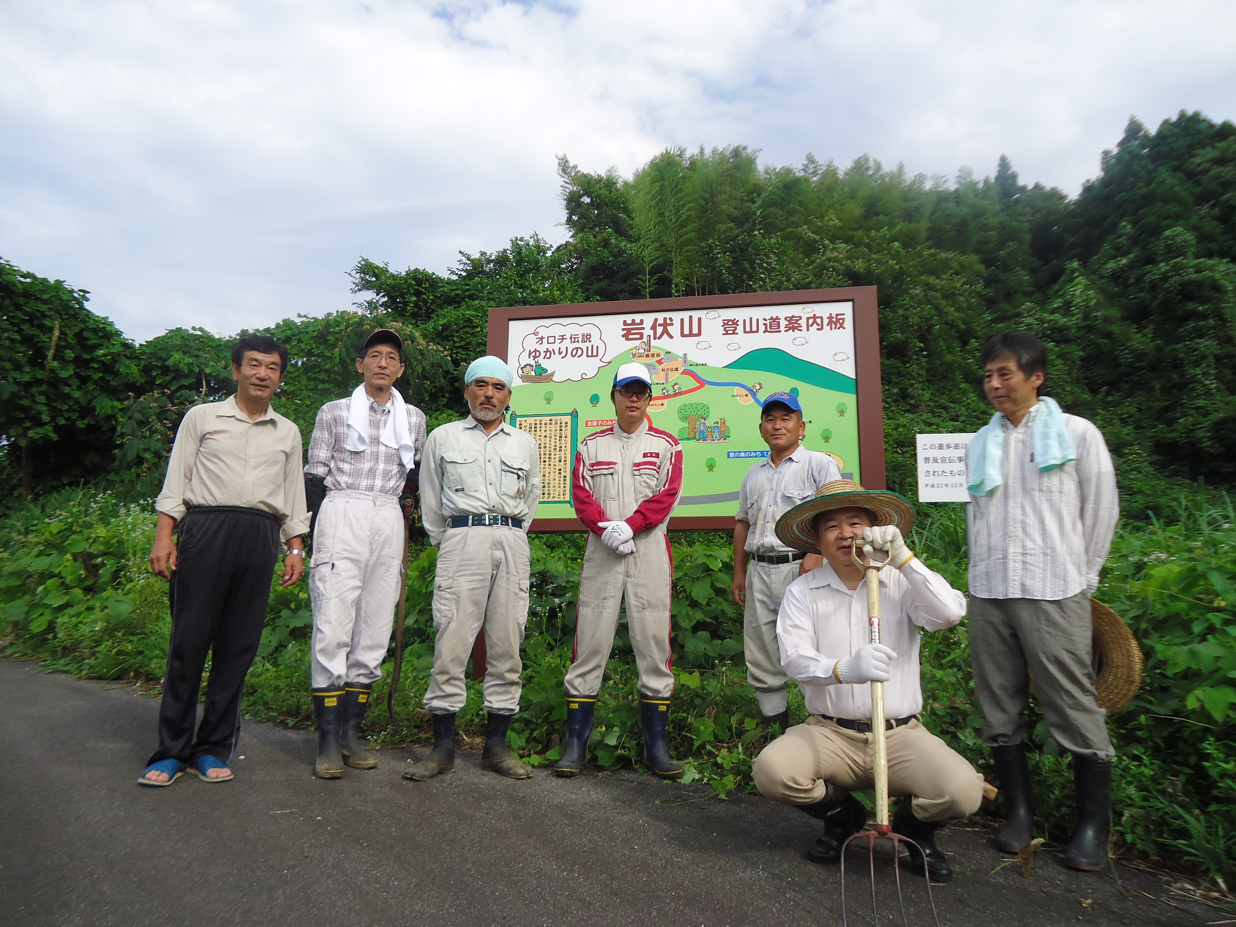 作業を終え一息つく会員