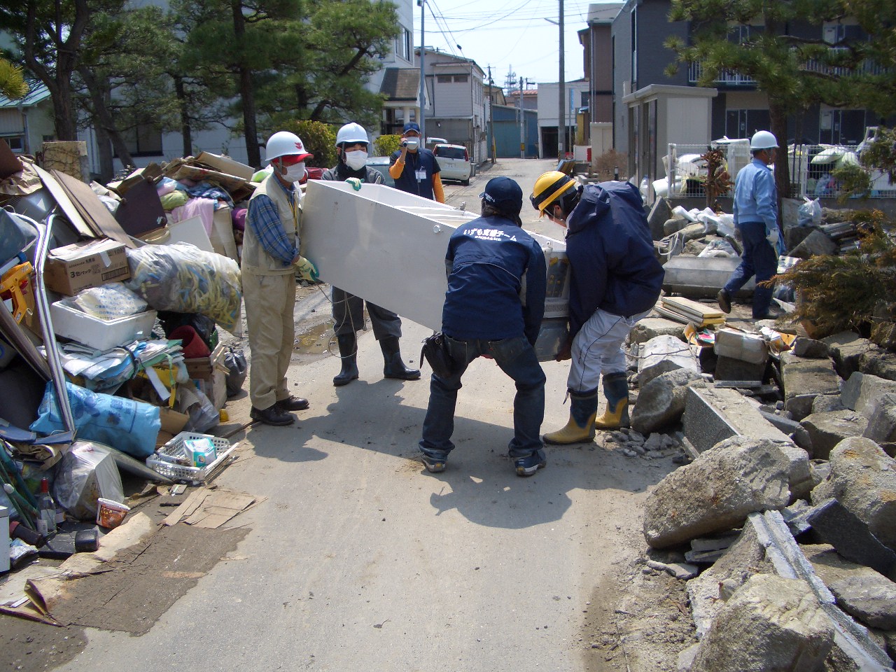 チャレンジナンバー7のメイン画像、被災した宮城県石巻市でボランティア活動をする協議会の会員